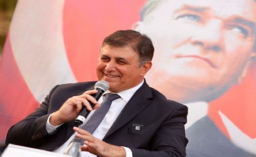 Başkan Tugay apolitik soruları yanıtladı: ‘Kalbim İzmir için delicisine atıyor'