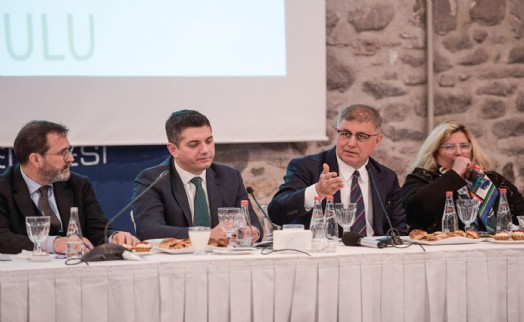 Başkan Tugay'dan kentsel dönüşümde kararlılık mesajı; Geri adım atmayacağım!