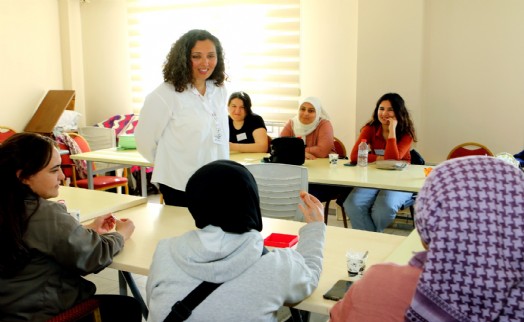 Bayraklı'da 'Anne Destek Programı' başladı