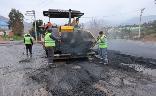 Bayraklı'da dönüşüm sürüyor: Yaklaşık 2 kilometrelik yol yenilendi