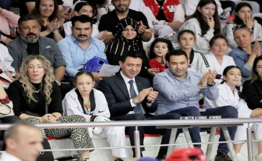 Bayraklılı çocuklar sanat ve spor etkinliklerinde buluştu