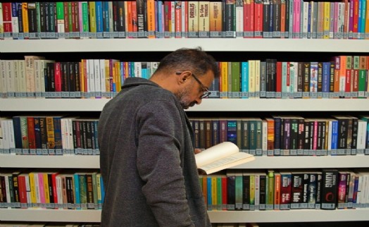 Bin 300 kitaplık kütüphane Konak Metro İstasyonu'nda açıldı