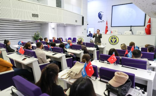 Buca'da 'Geleceğin Liderlerini Yetiştiren Anne Baba Olmak' semineri