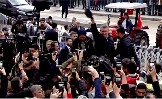 Özel, AK Parti'nin kalesinden seslendi: 'Dolduramadığınız yeri bugün biz doldurduk'