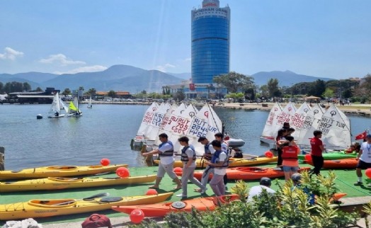 Çocuklar Su Sporları Şenliği'nde buluştu: Büyükşehir'de yelkenler fora