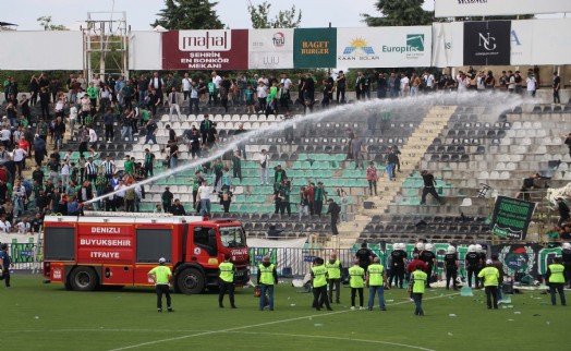 Denizlispor ilk kez amatöre düştü, taraftar stadı yaktı