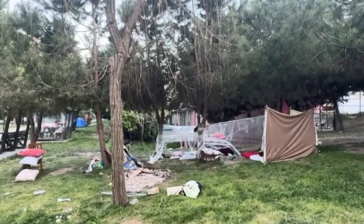 Deprem sonrası parkta kalan eşi ve baldızını vurdu!