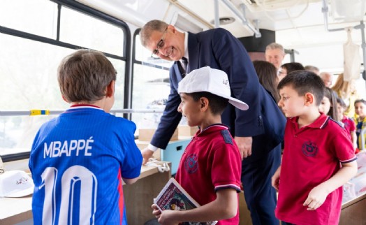 Dobidob Eğitim Otobüsü yola çıkıyor...Başkan Tugay: Çocuklar yaşadıkları dünyayı koruyarak büyüsünler