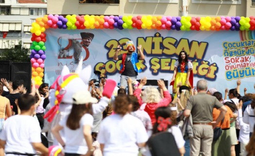 Efes Selçuk'ta 23 Nisan Çocuk Şenliği ile kutlandı: Sengel makamını 11 yaşındaki Canan'a bıraktı