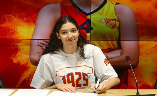 Göztepe'de Melis imzayı attı