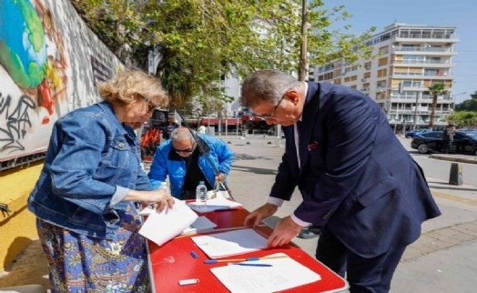 İzmir Atatürk Lisesi'ndeki imza kampanyası devam ediyor: Bir imza da Tugay'dan
