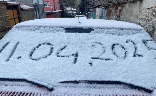 Bahar ortasında kar sürprizi; İzmir'in zirvesi beyaza büründü!