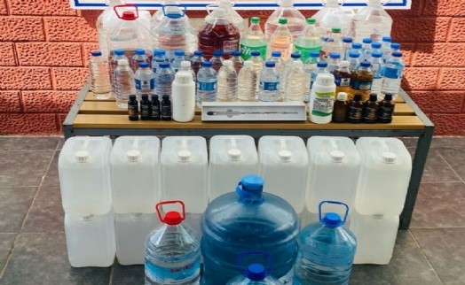 İzmir'de 8 ton kaçak alkol ele geçirildi