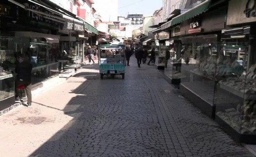 İzmir'de kuyumculardan sahte altına karşı sessiz protesto: Kemeraltı Çarşısı karanlığa gömüldü