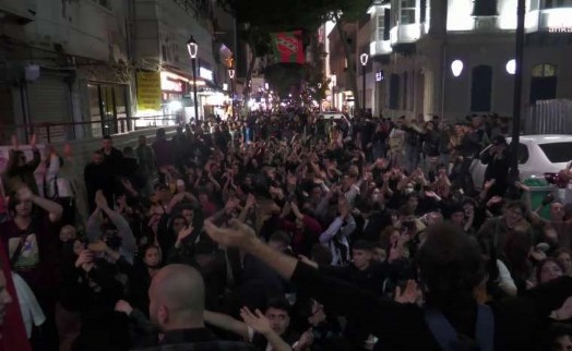 İzmir'deki üniversiteliler tutuklanan arkadaşları için yürüdü