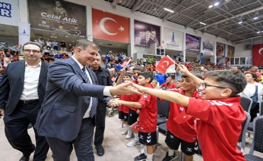 İzmirli sporcular zirveye çıkmak için sahada