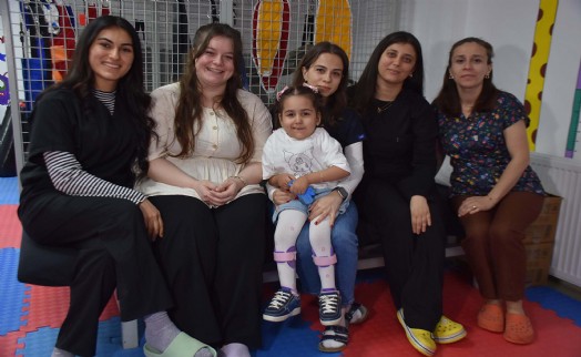 Kampanyayla umutlanan Berra, gen tedavisiyle ayağa kalktı