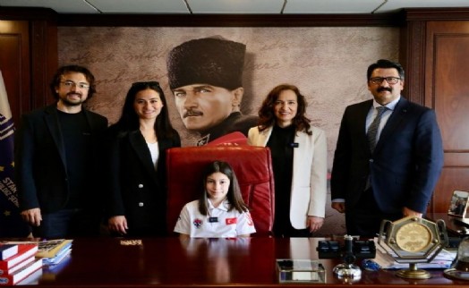 Karşıyaka'da yer gök bayram coşkusuyla renklendi! Atatürk'ün çocukları 23 Nisan'ı gururla kutladı