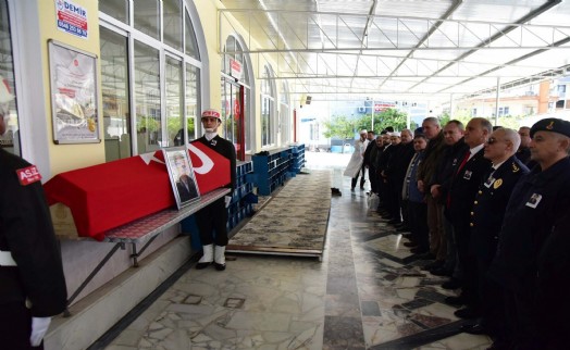 Kıbrıs Gazisi Mustafa Kış, askeri törenle son yolculuğuna uğurlandı