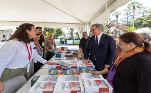 İzmir: Kültür, Mekân, İnsan Dergisi İzmir Kitap Fuarı'nda okuyucu ile buluştu