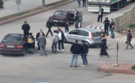 Kütahya'da trafik kazası; 3 yaralı