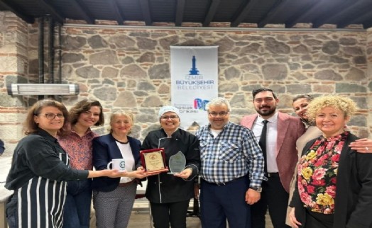 Meslek Fabrikası'nda pastacı sertifikalarını aldılar