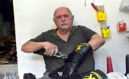 Tireli Hasan usta, 64 yıldır körüklü çizme yapıyor: Elle yapan başka usta yok