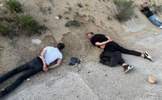 'Dur' ihtarına uymayıp, sürücüsünün 40 kilometre kaçtığı araçtan suç makineleri çıktı