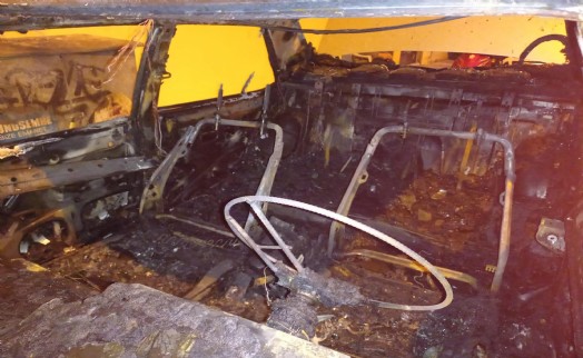 13 araca zarar veren, akli dengesi yerinde olmayan şüpheli, hastaneye yatırıldı