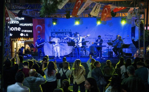 19 Mayıs Gençlik Festivali Küçükpark'ta başladı