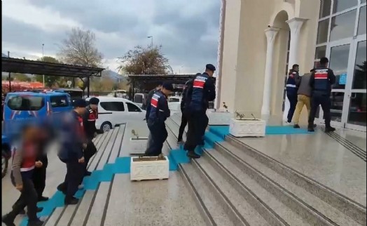 19 yıl önce öldürüldüğü ortaya çıkan besici davasında 2 sanığa tahliye