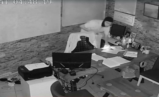 3 iş yerinden hırsızlık yapan 2 şüpheli yakalandı; hırsızlık kamerada