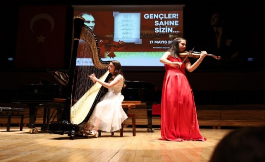 AASSM'de sahne gençlerin