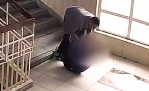 AK Parti yöneticisi, oğluyla tartışan ortaokul öğrencisini okulun içinde dövdü