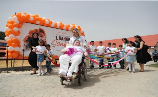 Aliağa'nın özel çocuklarından rengarenk bahar şenliği