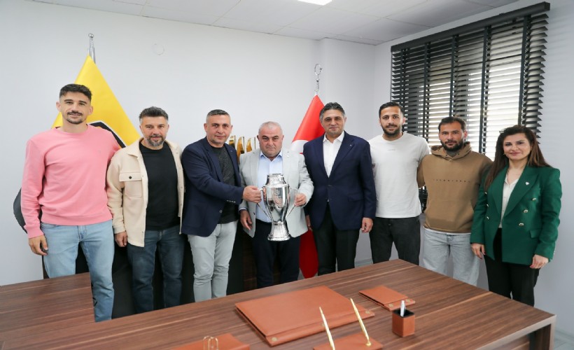 Aliağaspor FK şampiyonluk kupasını aldı