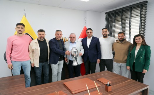 Aliağaspor FK şampiyonluk kupasını aldı