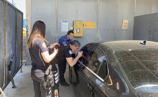 Arabada uyuyakaldı, üzerinde uyuşturucuyla yakalandı