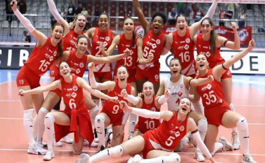 Aras Kargo'da 3 oyuncu takımda kaldı