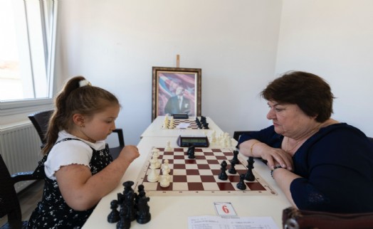 Balçova'da iki kuşak, satranç turnuvasında buluştu