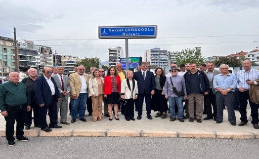 Başkan Tugay'dan duygu dolu konuşma: İki simge isim kentte yaşayacak!