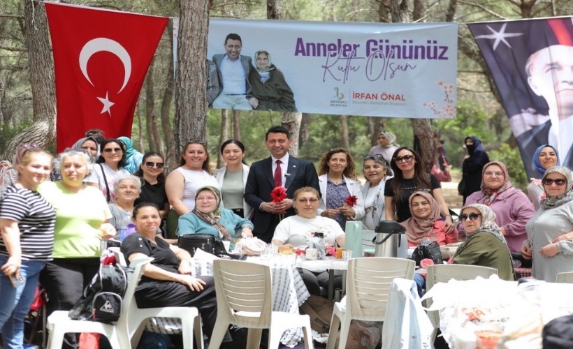 Bayraklı’da Anneler Günü kutlaması