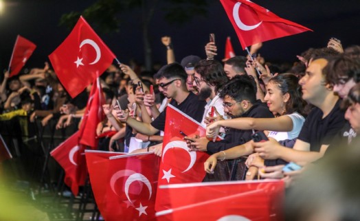 Bayraklı'da gençler Gençlik ve Spor Festivali'nde buluştu