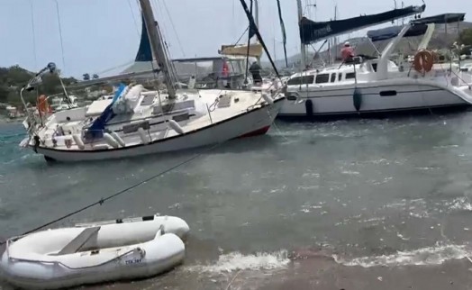 Bodrum'da fırtına; 10 tekne karaya oturdu