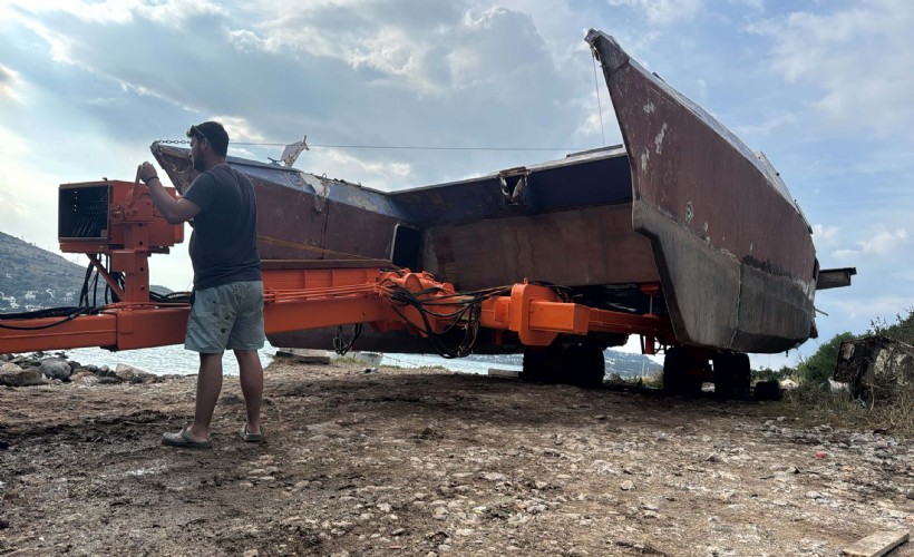 Bodrum'da izinsiz ve sahipsiz 5 tekne denizden kaldırıldı