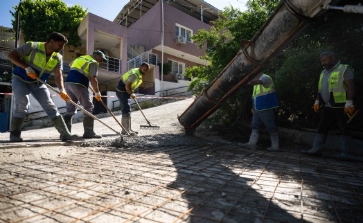 Bornova'dan Altındağ'da beton yol seferberliği