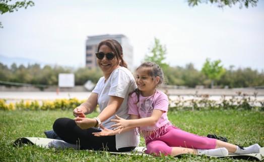 Bornova'da Anneler Günü coşkusu: Tarih, doğa ve sevgi bir arada