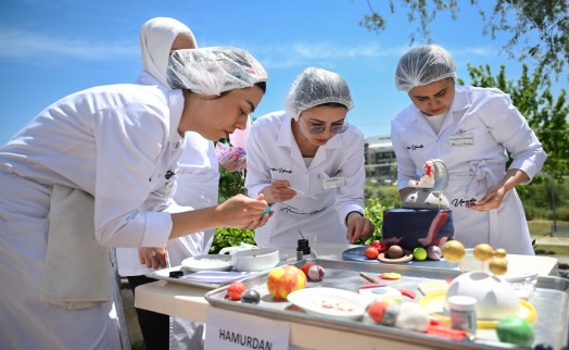 Bornova'da tatlı rekabet: Lezzet, emek ve hayal gücü buluştu