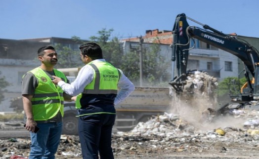 Büyükşehir'den Buca'da temizlik operasyonu