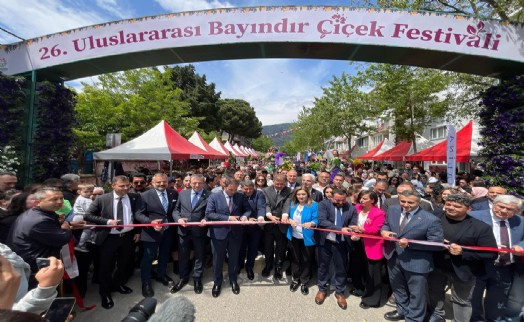 CHP İzmir'den Bayındır Çiçek Festivali'ne tam kadro çıkarma